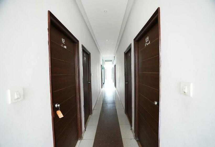 هتل The Royal Palace