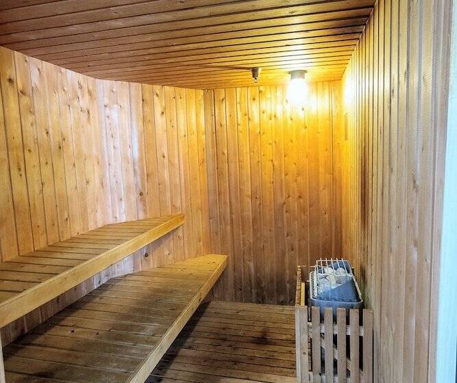 فندق على الطريق Mountain Host Motor Inn