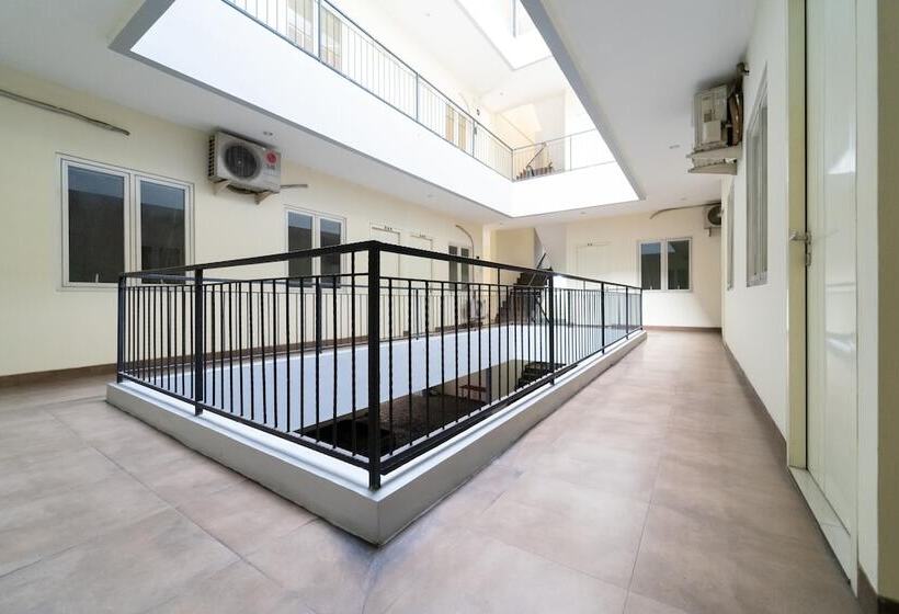 펜션 Koolkost Near Ragunan Zoo