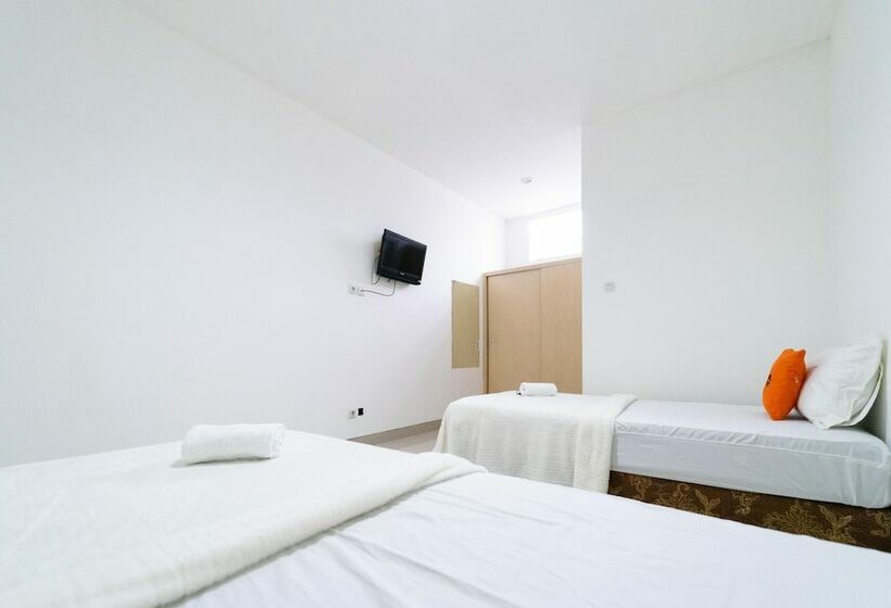 펜션 Koolkost Near Ragunan Zoo