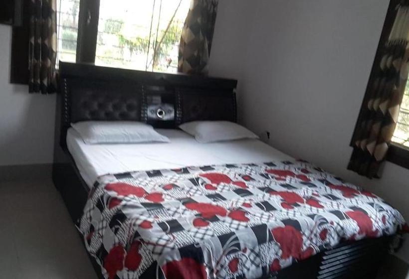 فندق صغير Ambika Cottages