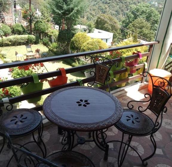 فندق صغير Ambika Cottages