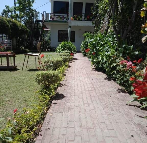 فندق صغير Ambika Cottages