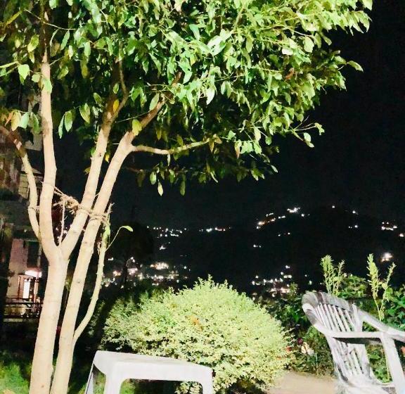 فندق صغير Ambika Cottages