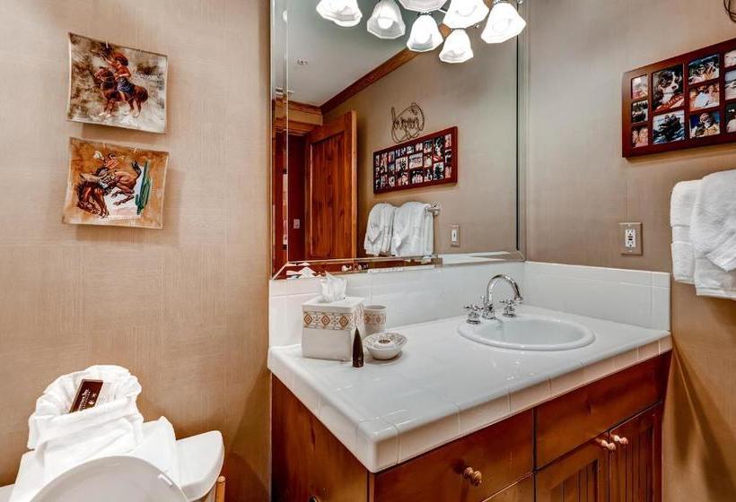 Bachelor Gulch Village