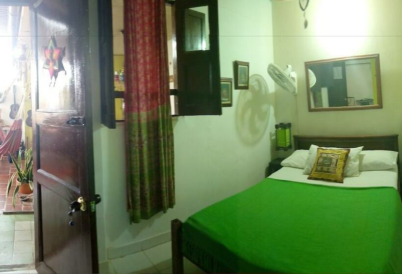 فندق صغير Urban Hostal San Gil  Piscina Restaurante Bar