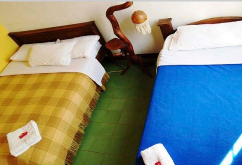 הוסטל Urban Hostal San Gil  Piscina Restaurante Bar