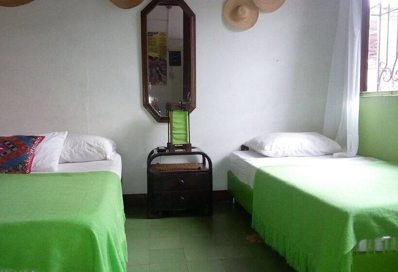 هاستل Urban Hostal San Gil  Piscina Restaurante Bar