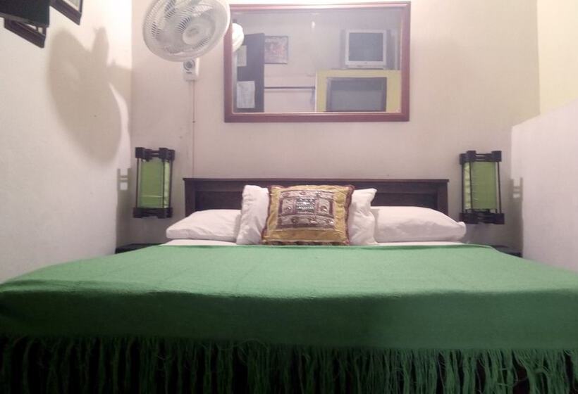 هاستل Urban Hostal San Gil  Piscina Restaurante Bar