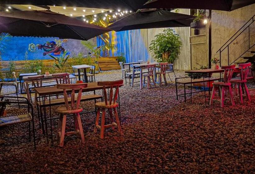 הוסטל Urban Hostal San Gil  Piscina Restaurante Bar