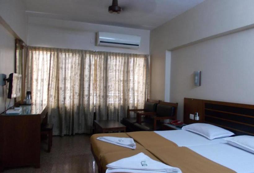 Отель Biju's Tourist Home