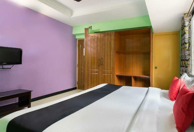 Отель Capital O 28343 Madurai Velnachiyar Guest House