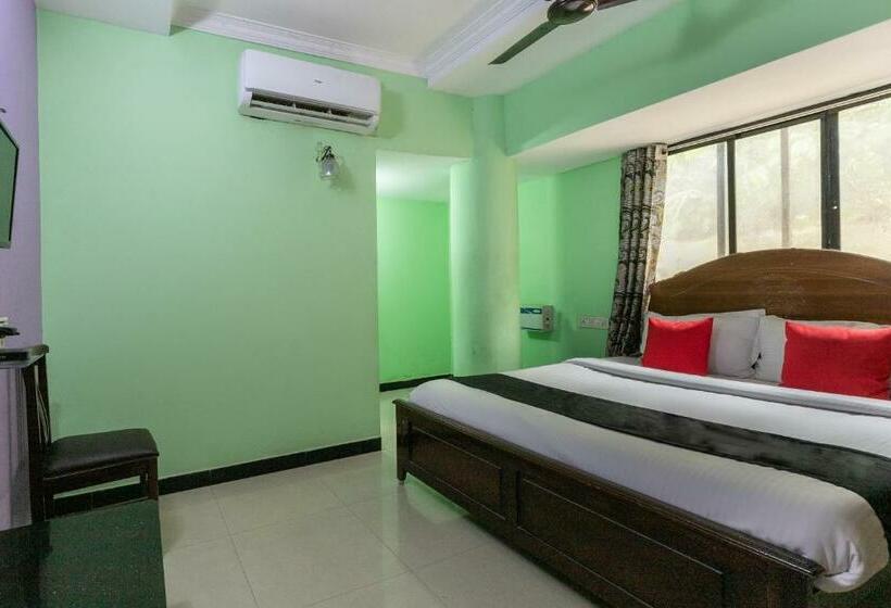 Отель Capital O 28343 Madurai Velnachiyar Guest House