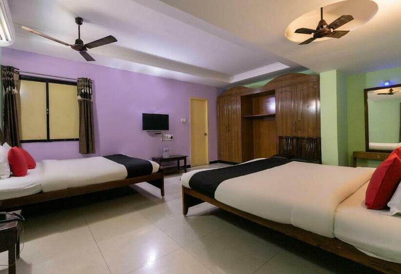 Отель Capital O 28343 Madurai Velnachiyar Guest House