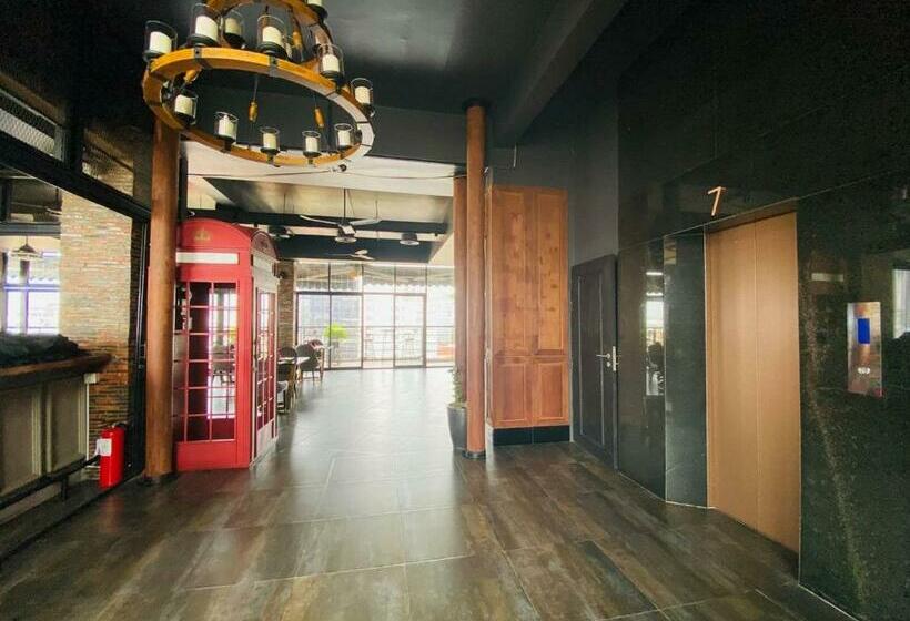 בית מלון כפרי Check Inn Phnom Penh Bkk1