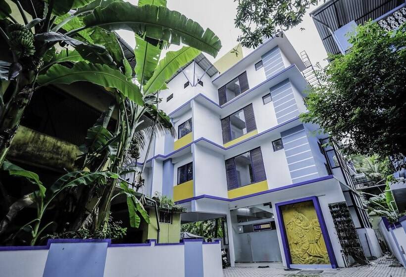 호텔 Oyo 15825 Blue Berry Apartments