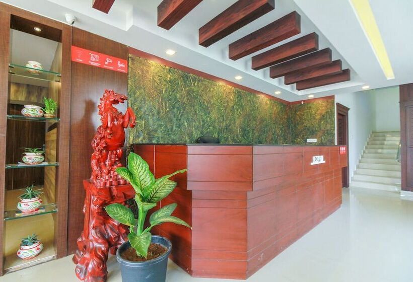 호텔 Oyo 26990 Ivory Grande