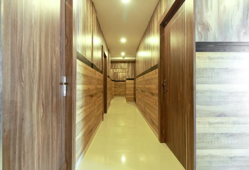 호텔 Oyo 26990 Ivory Grande