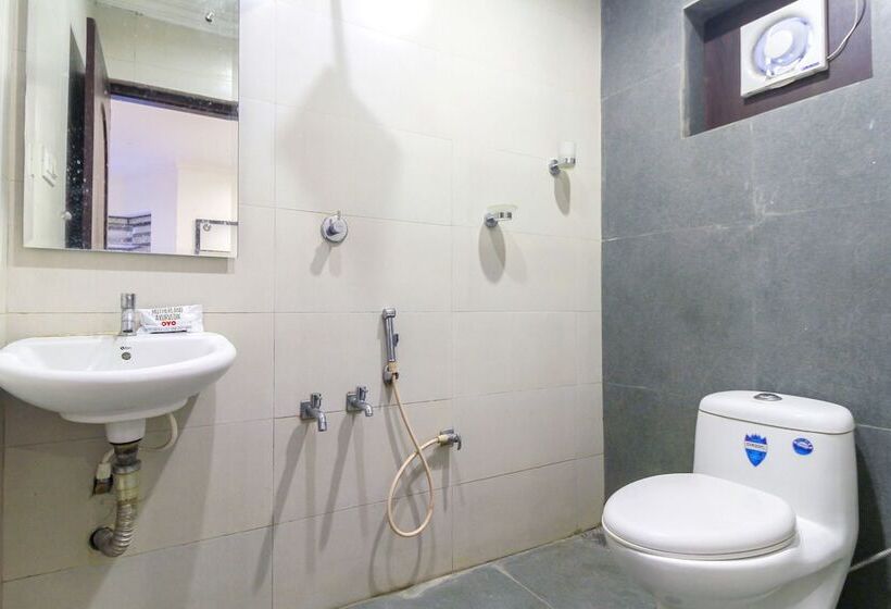 호텔 Oyo 26990 Ivory Grande