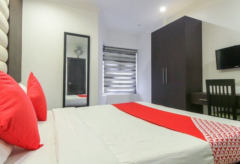 호텔 Oyo 26990 Ivory Grande