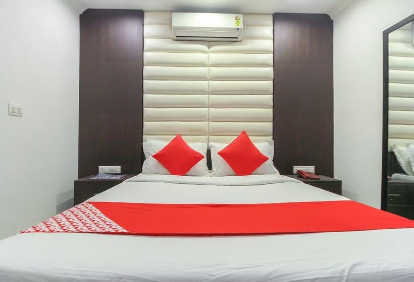 호텔 Oyo 26990 Ivory Grande