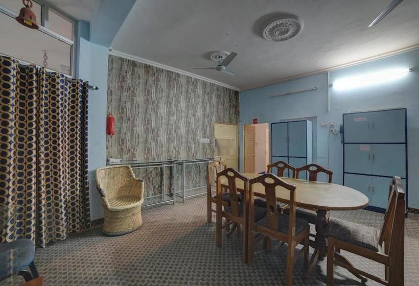 فندق Oyo 28453 Meenu Inn