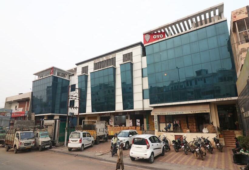 Oyo 23595 Hotel Tajway Inn