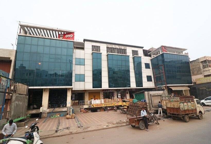 Oyo 23595 Hotel Tajway Inn