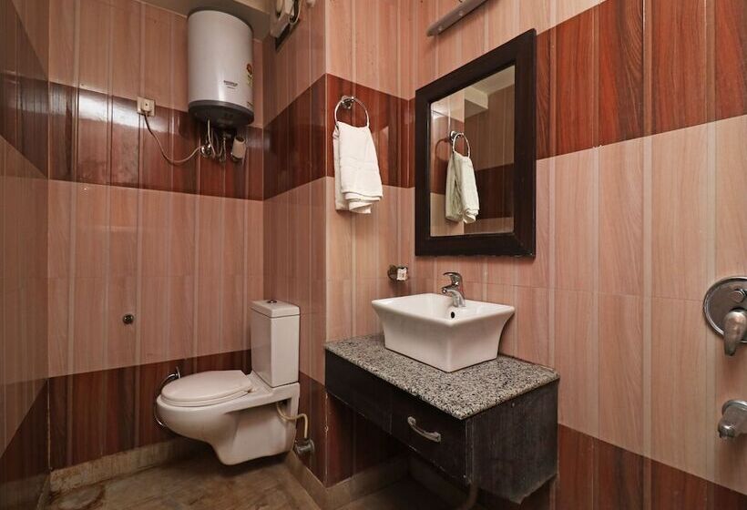 Oyo 23595 Hotel Tajway Inn