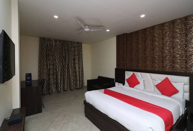 Oyo 23595 Hotel Tajway Inn