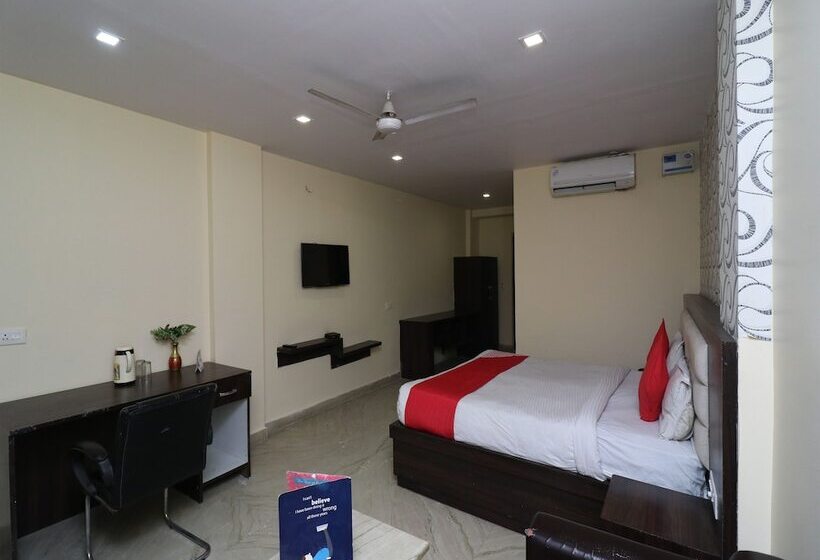 Oyo 23595 Hotel Tajway Inn