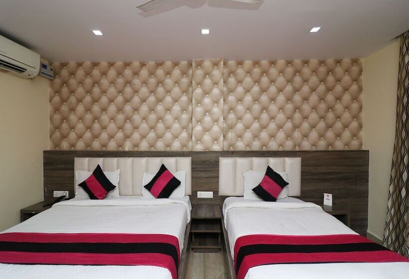 Oyo 23595 Hotel Tajway Inn