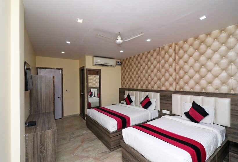 Oyo 23595 Hotel Tajway Inn