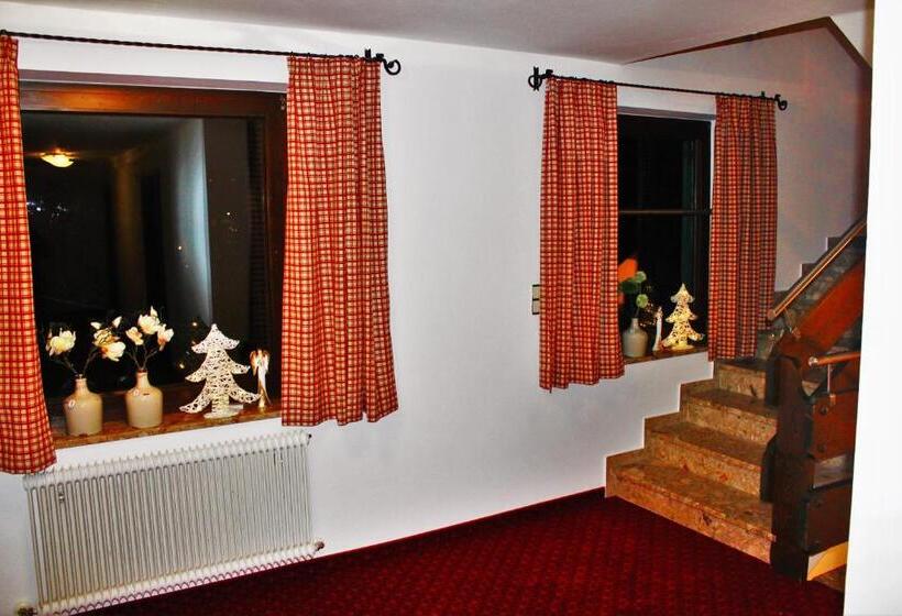 ペンション Alpenzeit