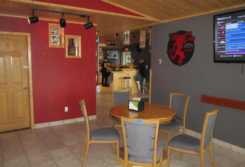 فندق على الطريق Alcan Motor Inn