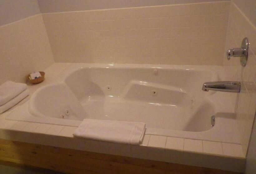 فندق على الطريق Alcan Motor Inn
