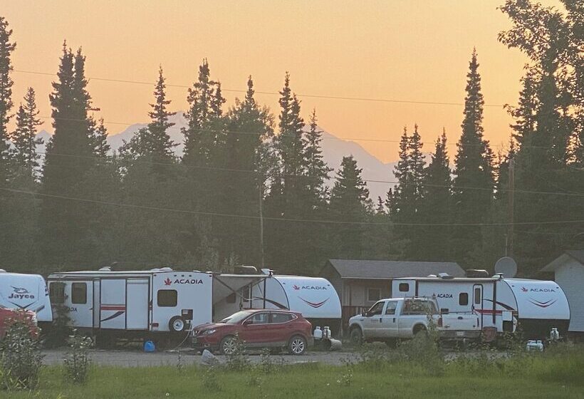 فندق على الطريق Glacier View Inn