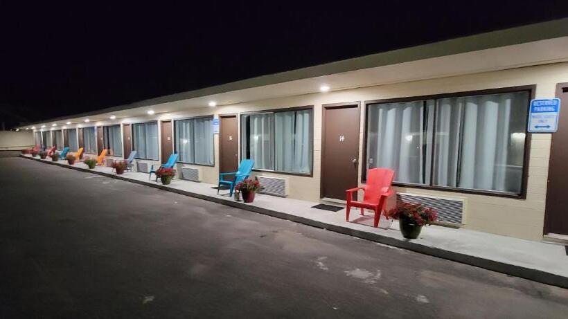 فندق على الطريق North Shore Wayside Inn