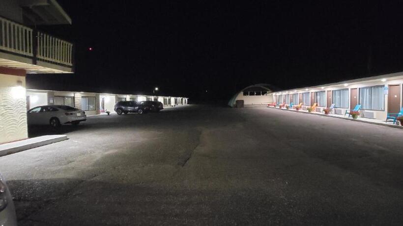 فندق على الطريق North Shore Wayside Inn