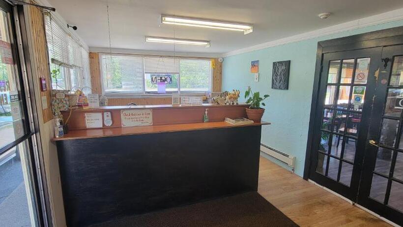 فندق على الطريق North Shore Wayside Inn