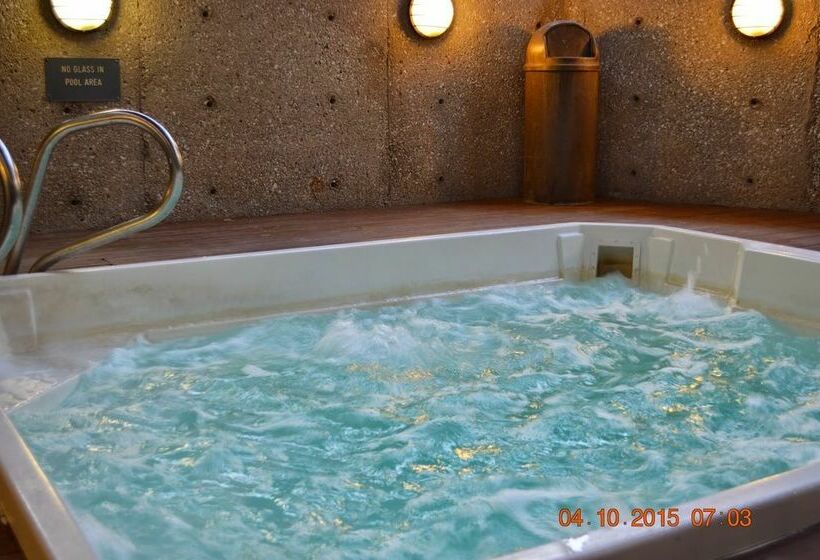 Clarion Hotel Muscatine