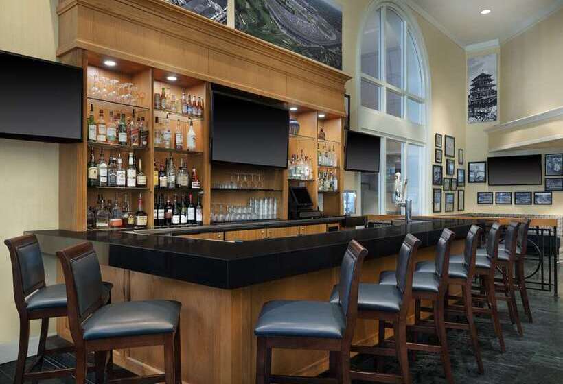 Hilton Indianapolis Hotel & Suites