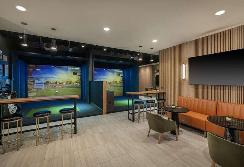 Hilton Indianapolis Hotel & Suites