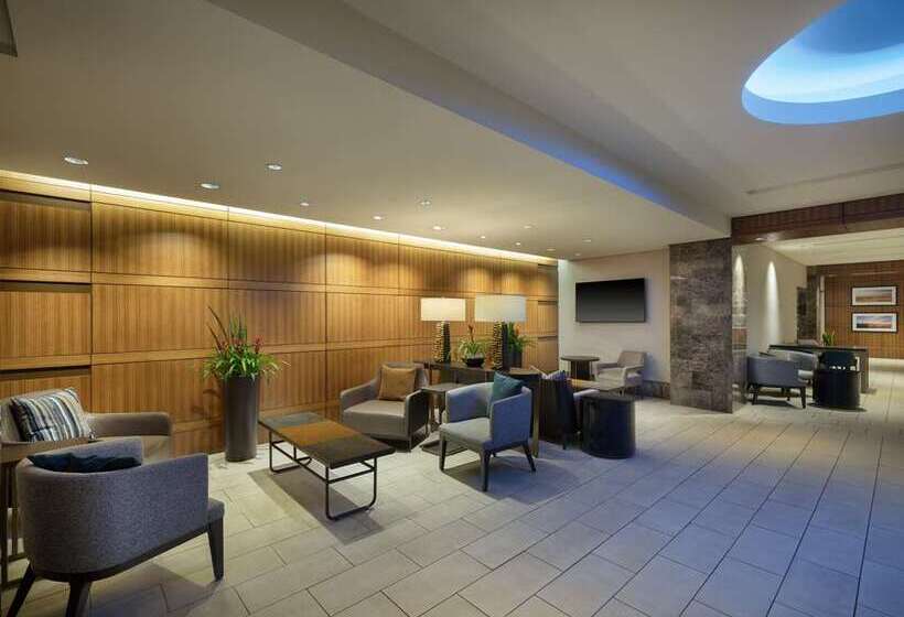 Hilton Indianapolis Hotel & Suites