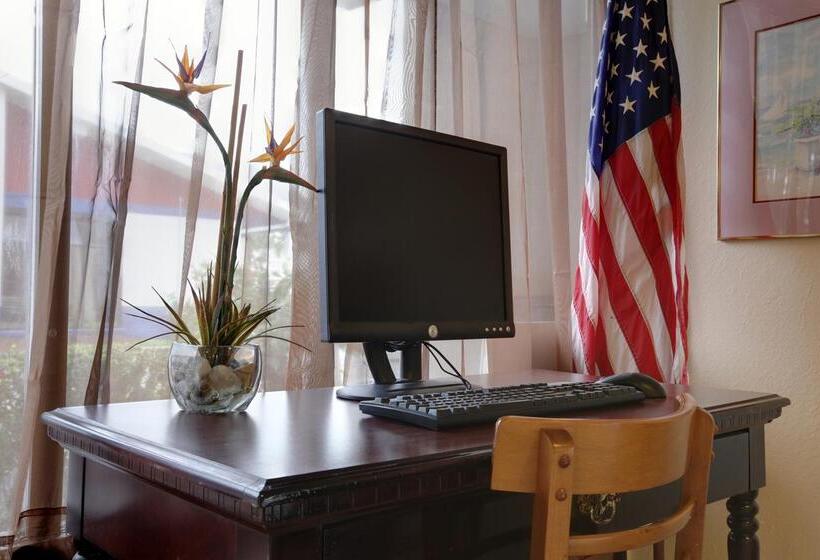 فندق Americas Best Value Inn & Suites Melbourne