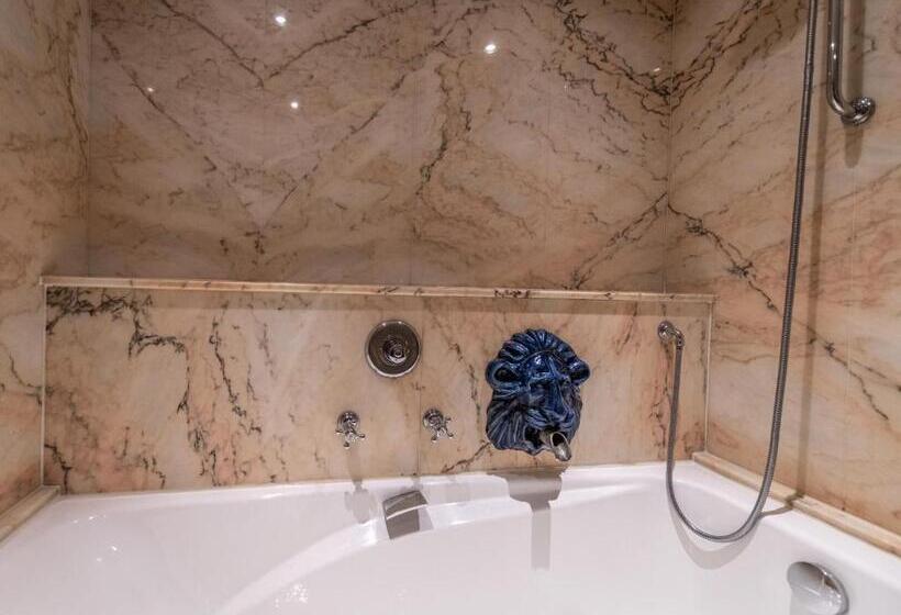 ホテル Auberge Saint Walfrid Hôtel Restaurant & Spa