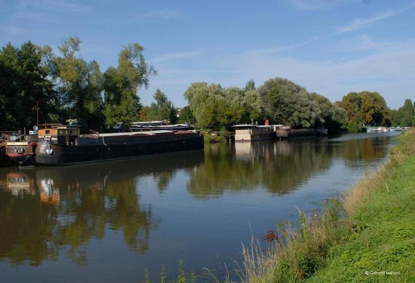 ホテル Auberge Saint Walfrid Hôtel Restaurant & Spa