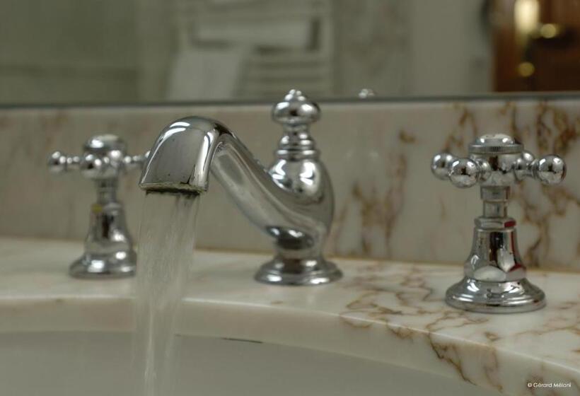 ホテル Auberge Saint Walfrid Hôtel Restaurant & Spa