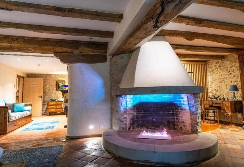 ホテル Auberge Saint Walfrid Hôtel Restaurant & Spa