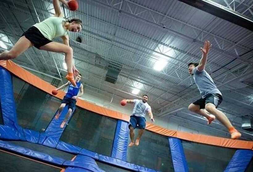 בית מלון כפרי Baymont By Wyndham Belleville Airport Area Free Airport Shuttle